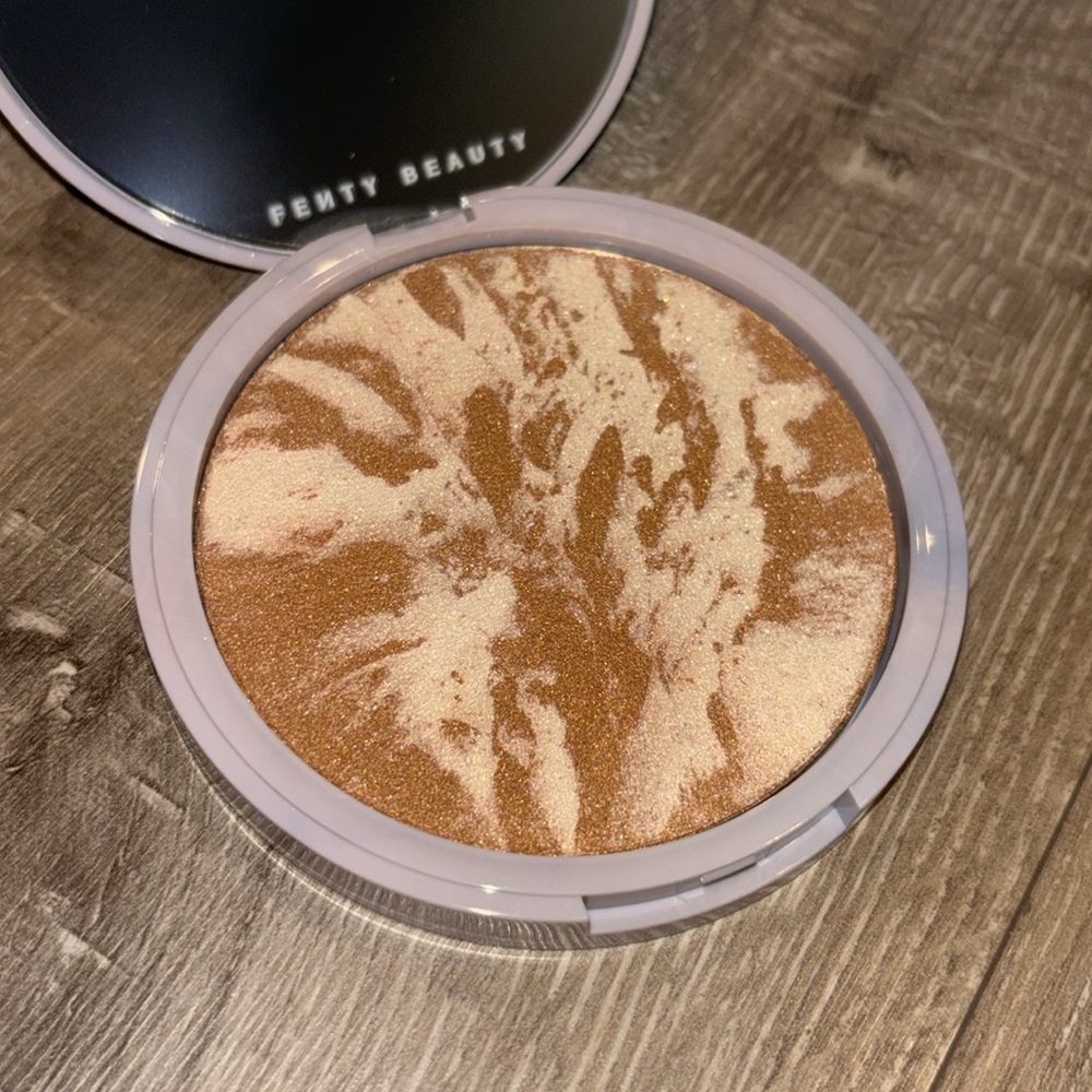 Fenty Beauty Limited Edition Toast’d Swirl Bronze Shimmer Powder - Picture 3 of 6